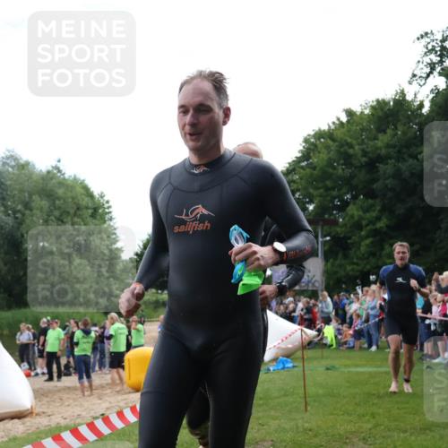 16.06.2024 - 26. Vierlanden-Triathlon Lena Gebhardt http://msf.ph/oto/6302270 16.06.2024 11:08:25 Schwimmen 365, 377, 388, 414, 430, 472, 1276, 365, 377, 388, 414, 430, 472, 1276 meine-sportfotos.de