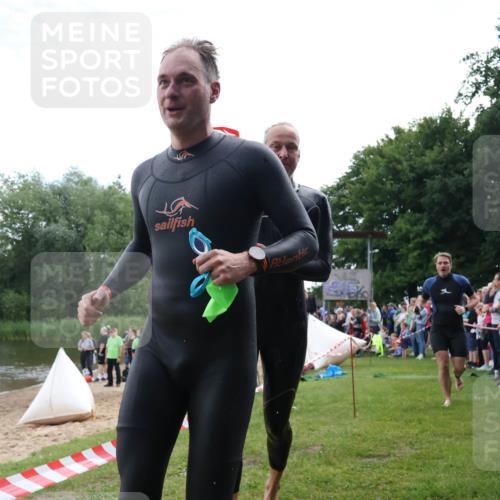 16.06.2024 - 26. Vierlanden-Triathlon Lena Gebhardt http://msf.ph/oto/6302273 16.06.2024 11:08:25 Schwimmen 365, 377, 388, 414, 430, 472, 1276, 365, 377, 388, 414, 430, 472, 1276 meine-sportfotos.de