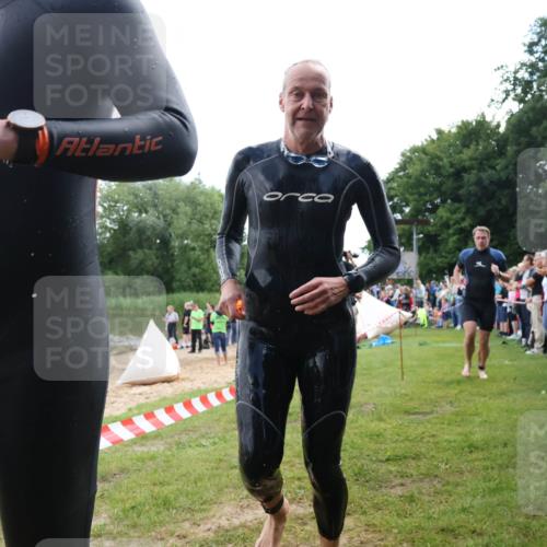 16.06.2024 - 26. Vierlanden-Triathlon Lena Gebhardt http://msf.ph/oto/6302279 16.06.2024 11:08:26 Schwimmen 365, 377, 388, 414, 430, 457, 472, 1276, 365, 377, 388, 414, 430, 457, 472, 1276 meine-sportfotos.de