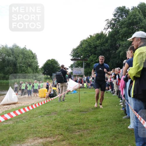 16.06.2024 - 26. Vierlanden-Triathlon Lena Gebhardt http://msf.ph/oto/6302286 16.06.2024 11:08:27 Schwimmen 365, 377, 388, 414, 430, 457, 1276, 365, 377, 388, 414, 430, 457, 1276 meine-sportfotos.de