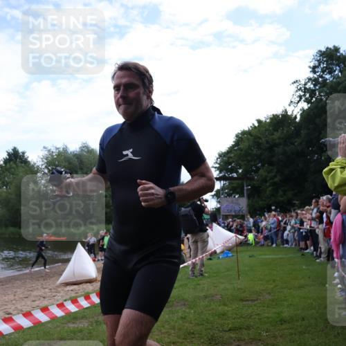 16.06.2024 - 26. Vierlanden-Triathlon Lena Gebhardt http://msf.ph/oto/6302302 16.06.2024 11:08:29 Schwimmen 365, 377, 414, 433, 456, 457, 1276, 365, 377, 414, 433, 456, 457, 1276 meine-sportfotos.de