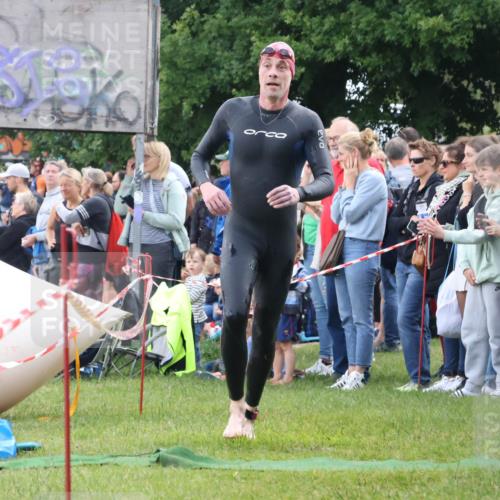 16.06.2024 - 26. Vierlanden-Triathlon Lena Gebhardt http://msf.ph/oto/6302308 16.06.2024 11:08:35 Schwimmen 365, 377, 433, 454, 456, 457, 1276, 365, 377, 433, 454, 456, 457, 1276 meine-sportfotos.de