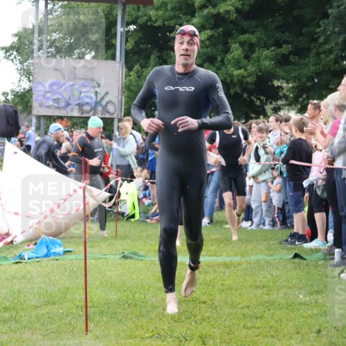 16.06.2024 - 26. Vierlanden-Triathlon Lena Gebhardt http://msf.ph/oto/6302326 16.06.2024 11:08:37 Schwimmen 359, 365, 377, 433, 454, 456, 457, 1276, 359, 365, 377, 433, 454, 456, 457, 1276 meine-sportfotos.de