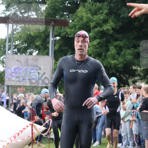 16.06.2024 - 26. Vierlanden-Triathlon Lena Gebhardt http://msf.ph/oto/6302327 16.06.2024 11:08:37 Schwimmen 359, 365, 377, 433, 454, 456, 457, 1276, 359, 365, 377, 433, 454, 456, 457, 1276 meine-sportfotos.de
