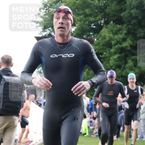 16.06.2024 - 26. Vierlanden-Triathlon Lena Gebhardt http://msf.ph/oto/6302341 16.06.2024 11:08:38 Schwimmen 359, 365, 377, 433, 454, 456, 457, 1276, 359, 365, 377, 433, 454, 456, 457, 1276 meine-sportfotos.de