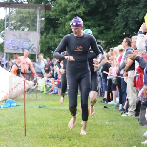 16.06.2024 - 26. Vierlanden-Triathlon Lena Gebhardt http://msf.ph/oto/6302348 16.06.2024 11:08:40 Schwimmen 359, 365, 377, 433, 454, 456, 457, 462, 470, 1276, 359, 365, 377, 433, 454, 456, 457, 462, 470, 1276 meine-sportfotos.de