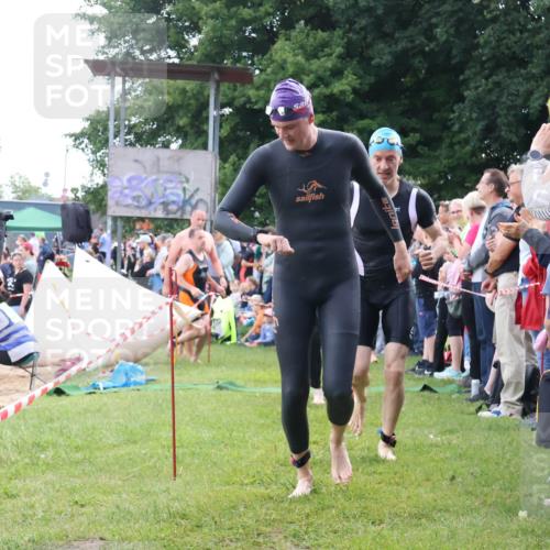 16.06.2024 - 26. Vierlanden-Triathlon Lena Gebhardt http://msf.ph/oto/6302351 16.06.2024 11:08:40 Schwimmen 359, 365, 377, 433, 454, 456, 457, 462, 470, 1276, 359, 365, 377, 433, 454, 456, 457, 462, 470, 1276 meine-sportfotos.de