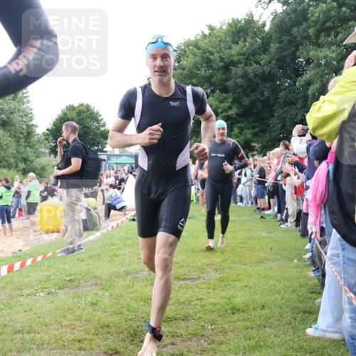 16.06.2024 - 26. Vierlanden-Triathlon Lena Gebhardt http://msf.ph/oto/6302370 16.06.2024 11:08:42 Schwimmen 359, 365, 377, 433, 454, 456, 457, 462, 470, 1276, 359, 365, 377, 433, 454, 456, 457, 462, 470, 1276 meine-sportfotos.de