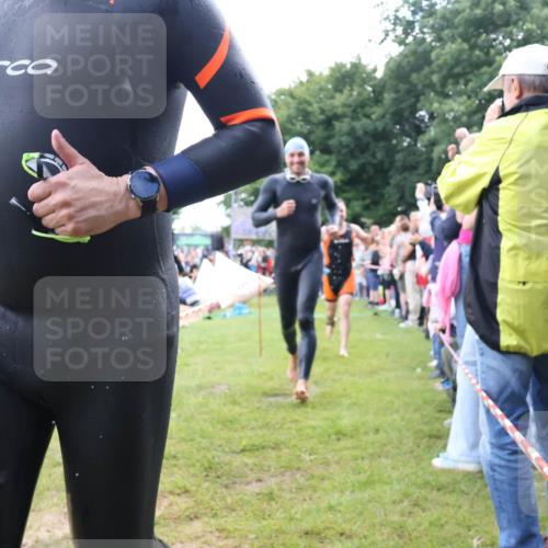 16.06.2024 - 26. Vierlanden-Triathlon Lena Gebhardt http://msf.ph/oto/6302403 16.06.2024 11:08:45 Schwimmen 359, 366, 433, 443, 454, 456, 457, 462, 470, 359, 366, 433, 443, 454, 456, 457, 462, 470 meine-sportfotos.de