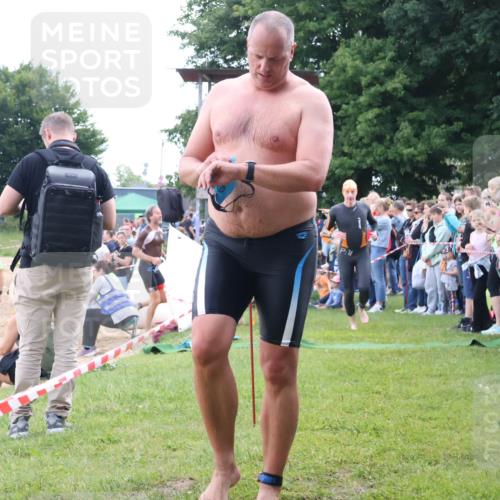 16.06.2024 - 26. Vierlanden-Triathlon Lena Gebhardt http://msf.ph/oto/6302453 16.06.2024 11:08:49 Schwimmen 359, 366, 433, 443, 454, 456, 462, 470, 359, 366, 433, 443, 454, 456, 462, 470 meine-sportfotos.de