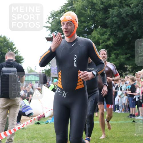 16.06.2024 - 26. Vierlanden-Triathlon Lena Gebhardt http://msf.ph/oto/6302482 16.06.2024 11:08:55 Schwimmen 359, 366, 429, 442, 443, 453, 462, 470, 359, 366, 429, 442, 443, 453, 462, 470 meine-sportfotos.de