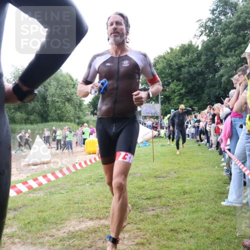16.06.2024 - 26. Vierlanden-Triathlon Lena Gebhardt http://msf.ph/oto/6302511 16.06.2024 11:08:58 Schwimmen 366, 429, 442, 443, 453, 462, 470, 366, 429, 442, 443, 453, 462, 470 meine-sportfotos.de