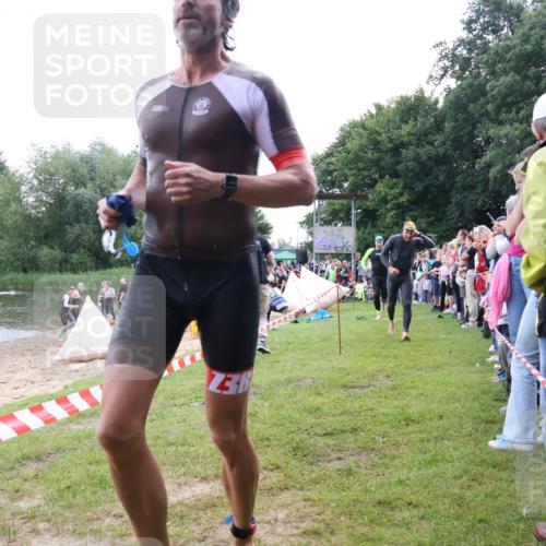 16.06.2024 - 26. Vierlanden-Triathlon Lena Gebhardt http://msf.ph/oto/6302515 16.06.2024 11:08:58 Schwimmen 366, 429, 442, 443, 453, 462, 470, 366, 429, 442, 443, 453, 462, 470 meine-sportfotos.de