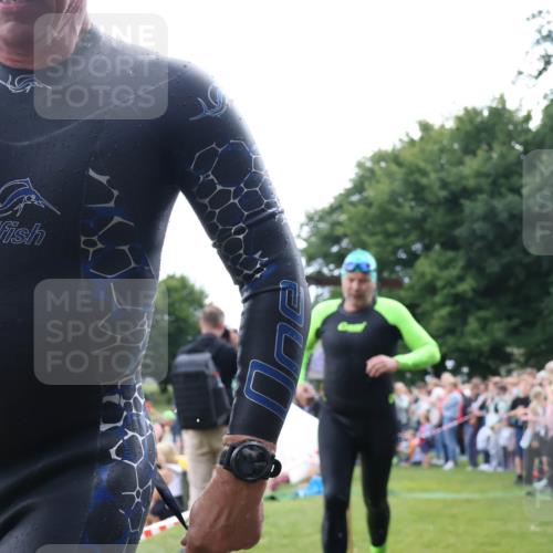 16.06.2024 - 26. Vierlanden-Triathlon Lena Gebhardt http://msf.ph/oto/6302548 16.06.2024 11:09:02 Schwimmen 366, 429, 442, 443, 453, 366, 429, 442, 443, 453 meine-sportfotos.de