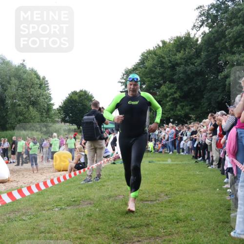 16.06.2024 - 26. Vierlanden-Triathlon Lena Gebhardt http://msf.ph/oto/6302551 16.06.2024 11:09:02 Schwimmen 366, 429, 442, 443, 453, 366, 429, 442, 443, 453 meine-sportfotos.de