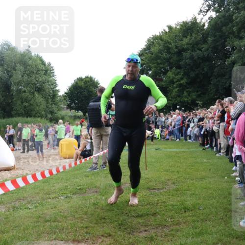 16.06.2024 - 26. Vierlanden-Triathlon Lena Gebhardt http://msf.ph/oto/6302554 16.06.2024 11:09:02 Schwimmen 366, 429, 442, 443, 453, 366, 429, 442, 443, 453 meine-sportfotos.de
