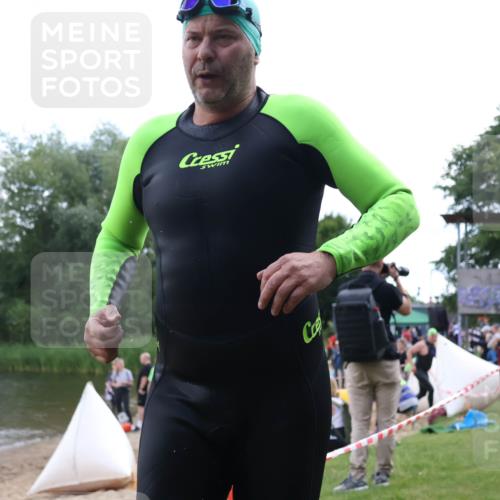 16.06.2024 - 26. Vierlanden-Triathlon Lena Gebhardt http://msf.ph/oto/6302566 16.06.2024 11:09:03 Schwimmen 366, 429, 442, 443, 453, 366, 429, 442, 443, 453 meine-sportfotos.de