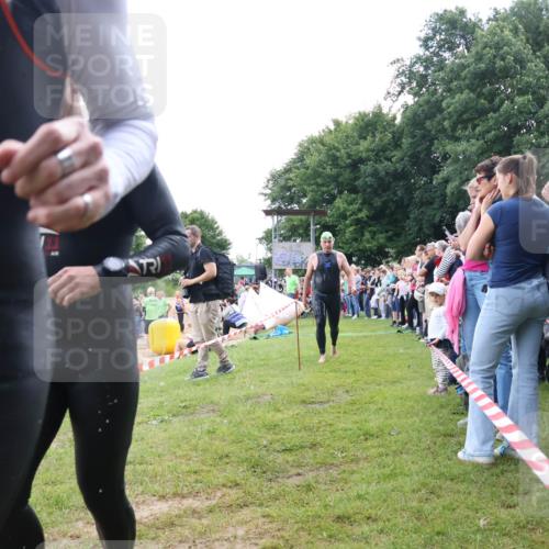 16.06.2024 - 26. Vierlanden-Triathlon Lena Gebhardt http://msf.ph/oto/6302607 16.06.2024 11:09:12 Schwimmen 410, 429, 442, 453, 410, 429, 442, 453 meine-sportfotos.de