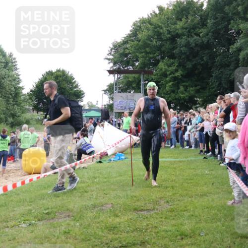 16.06.2024 - 26. Vierlanden-Triathlon Lena Gebhardt http://msf.ph/oto/6302611 16.06.2024 11:09:12 Schwimmen 410, 429, 442, 453, 410, 429, 442, 453 meine-sportfotos.de