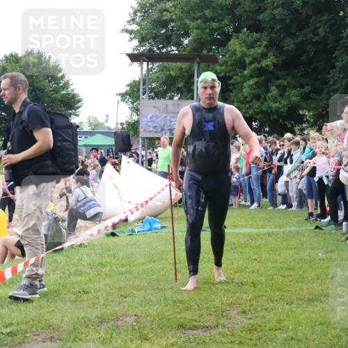 16.06.2024 - 26. Vierlanden-Triathlon Lena Gebhardt http://msf.ph/oto/6302615 16.06.2024 11:09:13 Schwimmen 410, 429, 442, 453, 410, 429, 442, 453 meine-sportfotos.de