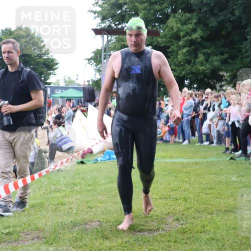 16.06.2024 - 26. Vierlanden-Triathlon Lena Gebhardt http://msf.ph/oto/6302624 16.06.2024 11:09:14 Schwimmen 410, 429, 453, 410, 429, 453 meine-sportfotos.de