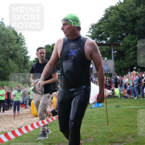 16.06.2024 - 26. Vierlanden-Triathlon Lena Gebhardt http://msf.ph/oto/6302635 16.06.2024 11:09:15 Schwimmen 391, 410, 429, 391, 410, 429 meine-sportfotos.de