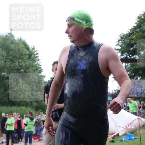 16.06.2024 - 26. Vierlanden-Triathlon Lena Gebhardt http://msf.ph/oto/6302638 16.06.2024 11:09:16 Schwimmen 380, 391, 410, 380, 391, 410 meine-sportfotos.de