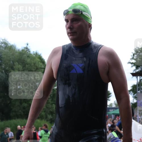 16.06.2024 - 26. Vierlanden-Triathlon Lena Gebhardt http://msf.ph/oto/6302640 16.06.2024 11:09:16 Schwimmen 380, 391, 410, 380, 391, 410 meine-sportfotos.de