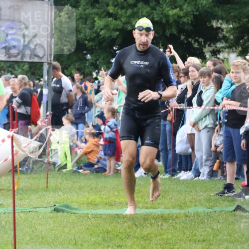 16.06.2024 - 26. Vierlanden-Triathlon Lena Gebhardt http://msf.ph/oto/6302650 16.06.2024 11:09:19 Schwimmen 380, 391, 398, 410, 380, 391, 398, 410 meine-sportfotos.de