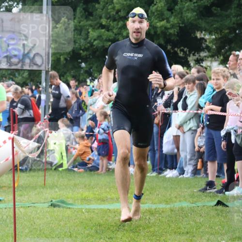 16.06.2024 - 26. Vierlanden-Triathlon Lena Gebhardt http://msf.ph/oto/6302653 16.06.2024 11:09:20 Schwimmen 380, 391, 398, 410, 380, 391, 398, 410 meine-sportfotos.de