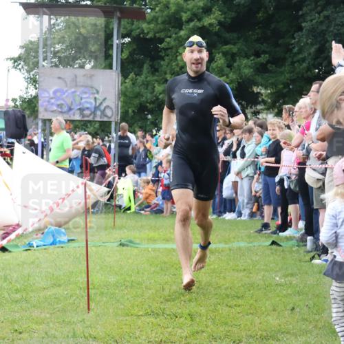 16.06.2024 - 26. Vierlanden-Triathlon Lena Gebhardt http://msf.ph/oto/6302659 16.06.2024 11:09:20 Schwimmen 380, 391, 398, 410, 380, 391, 398, 410 meine-sportfotos.de
