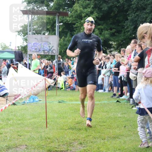 16.06.2024 - 26. Vierlanden-Triathlon Lena Gebhardt http://msf.ph/oto/6302664 16.06.2024 11:09:21 Schwimmen 380, 391, 398, 410, 471, 380, 391, 398, 410, 471 meine-sportfotos.de