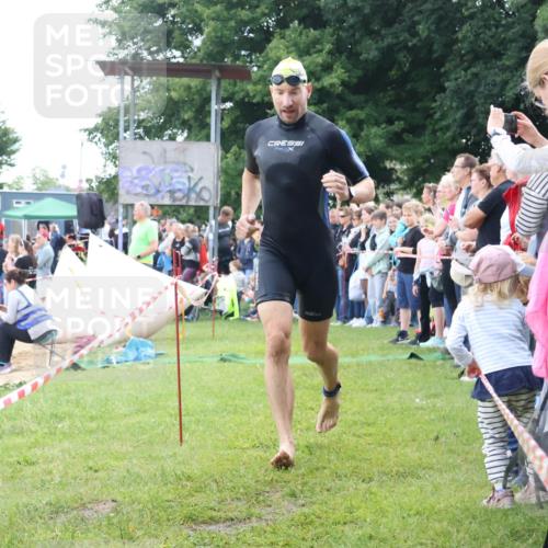 16.06.2024 - 26. Vierlanden-Triathlon Lena Gebhardt http://msf.ph/oto/6302667 16.06.2024 11:09:21 Schwimmen 380, 391, 398, 410, 471, 380, 391, 398, 410, 471 meine-sportfotos.de