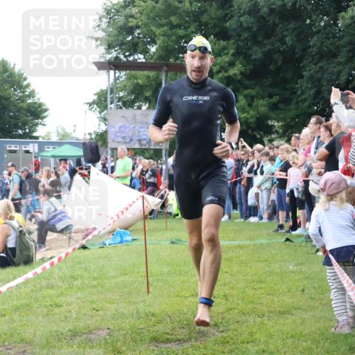 16.06.2024 - 26. Vierlanden-Triathlon Lena Gebhardt http://msf.ph/oto/6302669 16.06.2024 11:09:21 Schwimmen 380, 391, 398, 410, 471, 380, 391, 398, 410, 471 meine-sportfotos.de