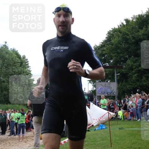 16.06.2024 - 26. Vierlanden-Triathlon Lena Gebhardt http://msf.ph/oto/6302680 16.06.2024 11:09:22 Schwimmen 364, 380, 391, 398, 410, 471, 364, 380, 391, 398, 410, 471 meine-sportfotos.de