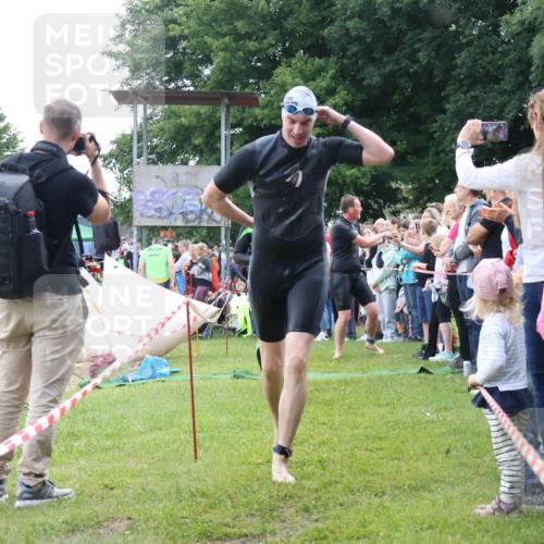 16.06.2024 - 26. Vierlanden-Triathlon Lena Gebhardt http://msf.ph/oto/6302727 16.06.2024 11:09:33 Schwimmen 364, 370, 380, 391, 398, 399, 437, 471, 735, 364, 370, 380, 391, 398, 399, 437, 471, 735 meine-sportfotos.de