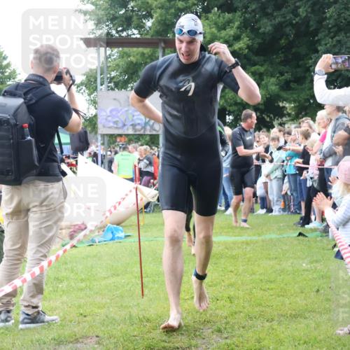 16.06.2024 - 26. Vierlanden-Triathlon Lena Gebhardt http://msf.ph/oto/6302730 16.06.2024 11:09:34 Schwimmen 364, 370, 380, 391, 398, 399, 437, 471, 735, 364, 370, 380, 391, 398, 399, 437, 471, 735 meine-sportfotos.de