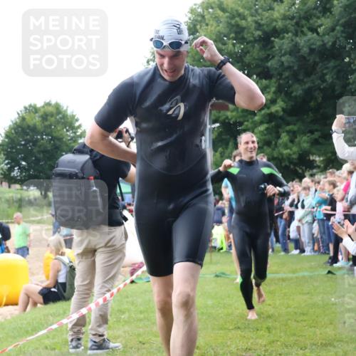 16.06.2024 - 26. Vierlanden-Triathlon Lena Gebhardt http://msf.ph/oto/6302740 16.06.2024 11:09:35 Schwimmen 364, 370, 380, 391, 398, 399, 437, 471, 735, 364, 370, 380, 391, 398, 399, 437, 471, 735 meine-sportfotos.de