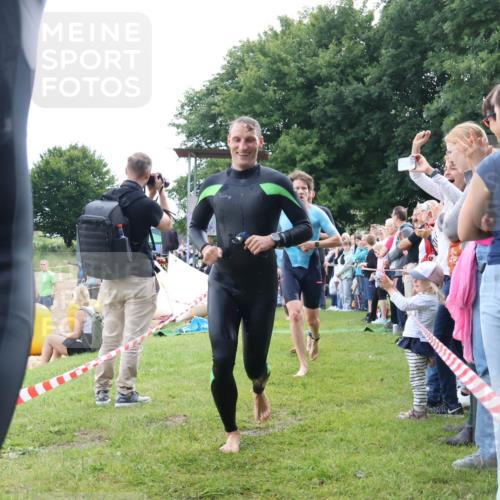 16.06.2024 - 26. Vierlanden-Triathlon Lena Gebhardt http://msf.ph/oto/6302752 16.06.2024 11:09:36 Schwimmen 364, 370, 380, 398, 399, 437, 471, 735, 364, 370, 380, 398, 399, 437, 471, 735 meine-sportfotos.de