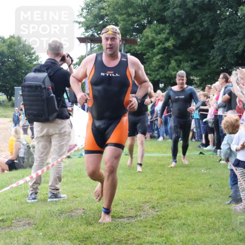 16.06.2024 - 26. Vierlanden-Triathlon Lena Gebhardt http://msf.ph/oto/6302819 16.06.2024 11:09:48 Schwimmen 354, 370, 399, 735, 354, 370, 399, 735 meine-sportfotos.de