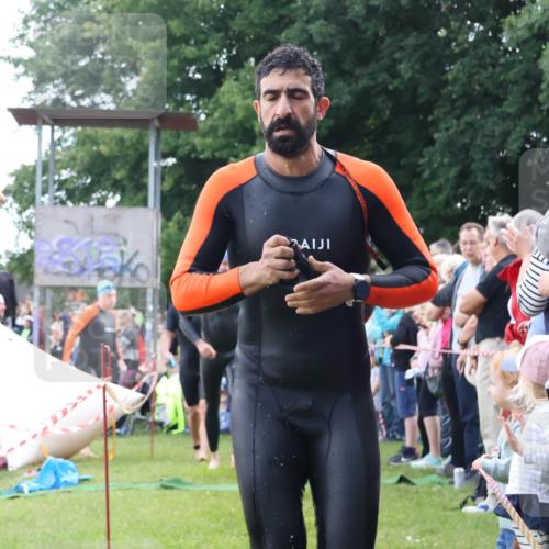 16.06.2024 - 26. Vierlanden-Triathlon Lena Gebhardt http://msf.ph/oto/6302894 16.06.2024 11:10:03 Schwimmen 354, 372, 386, 408, 423, 427, 438, 354, 372, 386, 408, 423, 427, 438 meine-sportfotos.de