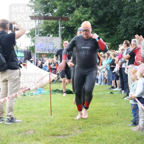 16.06.2024 - 26. Vierlanden-Triathlon Lena Gebhardt http://msf.ph/oto/6302917 16.06.2024 11:10:07 Schwimmen 354, 372, 386, 408, 423, 427, 438, 354, 372, 386, 408, 423, 427, 438 meine-sportfotos.de