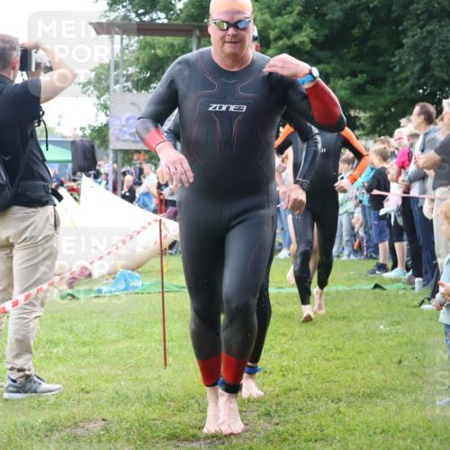 16.06.2024 - 26. Vierlanden-Triathlon Lena Gebhardt http://msf.ph/oto/6302922 16.06.2024 11:10:07 Schwimmen 354, 372, 386, 408, 423, 427, 438, 354, 372, 386, 408, 423, 427, 438 meine-sportfotos.de
