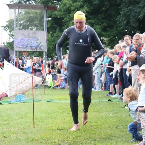 16.06.2024 - 26. Vierlanden-Triathlon Lena Gebhardt http://msf.ph/oto/6302983 16.06.2024 11:10:20 Schwimmen 408, 421, 408, 421 meine-sportfotos.de