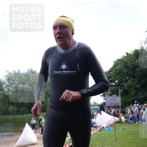 16.06.2024 - 26. Vierlanden-Triathlon Lena Gebhardt http://msf.ph/oto/6303012 16.06.2024 11:10:24 Schwimmen 421, 449, 421, 449 meine-sportfotos.de
