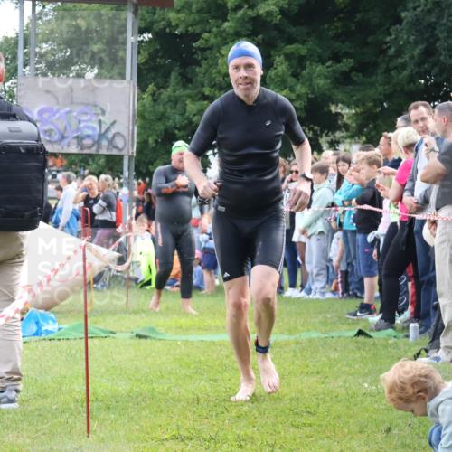 16.06.2024 - 26. Vierlanden-Triathlon Lena Gebhardt http://msf.ph/oto/6303023 16.06.2024 11:10:31 Schwimmen 421, 449, 421, 449 meine-sportfotos.de