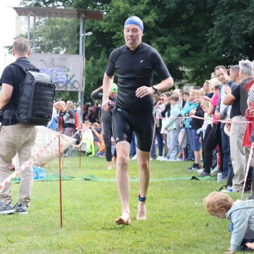 16.06.2024 - 26. Vierlanden-Triathlon Lena Gebhardt http://msf.ph/oto/6303028 16.06.2024 11:10:31 Schwimmen 421, 449, 421, 449 meine-sportfotos.de