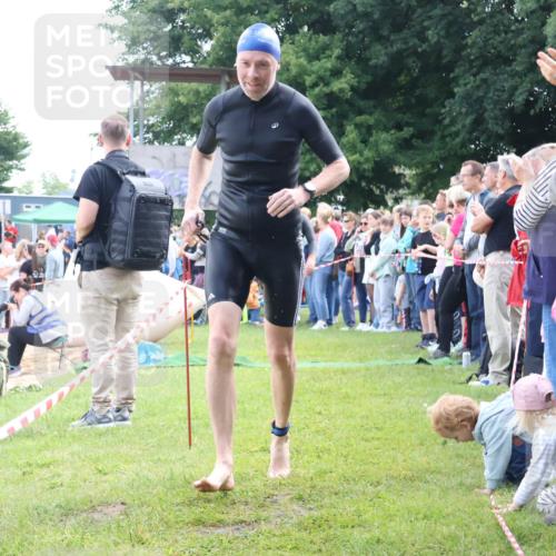 16.06.2024 - 26. Vierlanden-Triathlon Lena Gebhardt http://msf.ph/oto/6303035 16.06.2024 11:10:32 Schwimmen 421, 449, 421, 449 meine-sportfotos.de