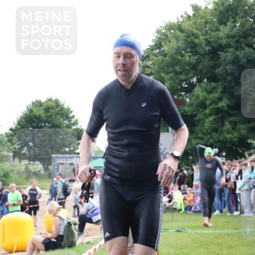 16.06.2024 - 26. Vierlanden-Triathlon Lena Gebhardt http://msf.ph/oto/6303048 16.06.2024 11:10:33 Schwimmen 421, 449, 421, 449 meine-sportfotos.de