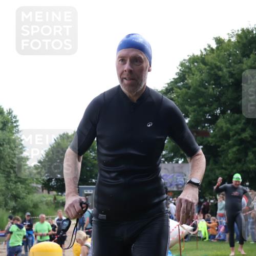 16.06.2024 - 26. Vierlanden-Triathlon Lena Gebhardt http://msf.ph/oto/6303052 16.06.2024 11:10:34 Schwimmen 421, 449, 421, 449 meine-sportfotos.de